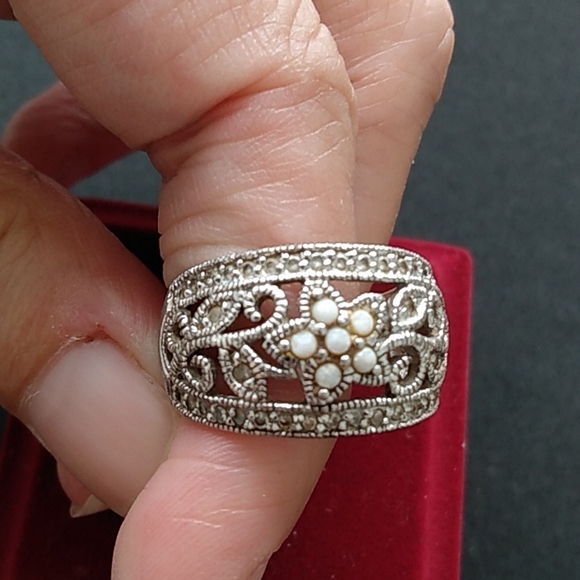 Sterling Silver Ring Size 7 ! Stunning. - Picture 2 of 6